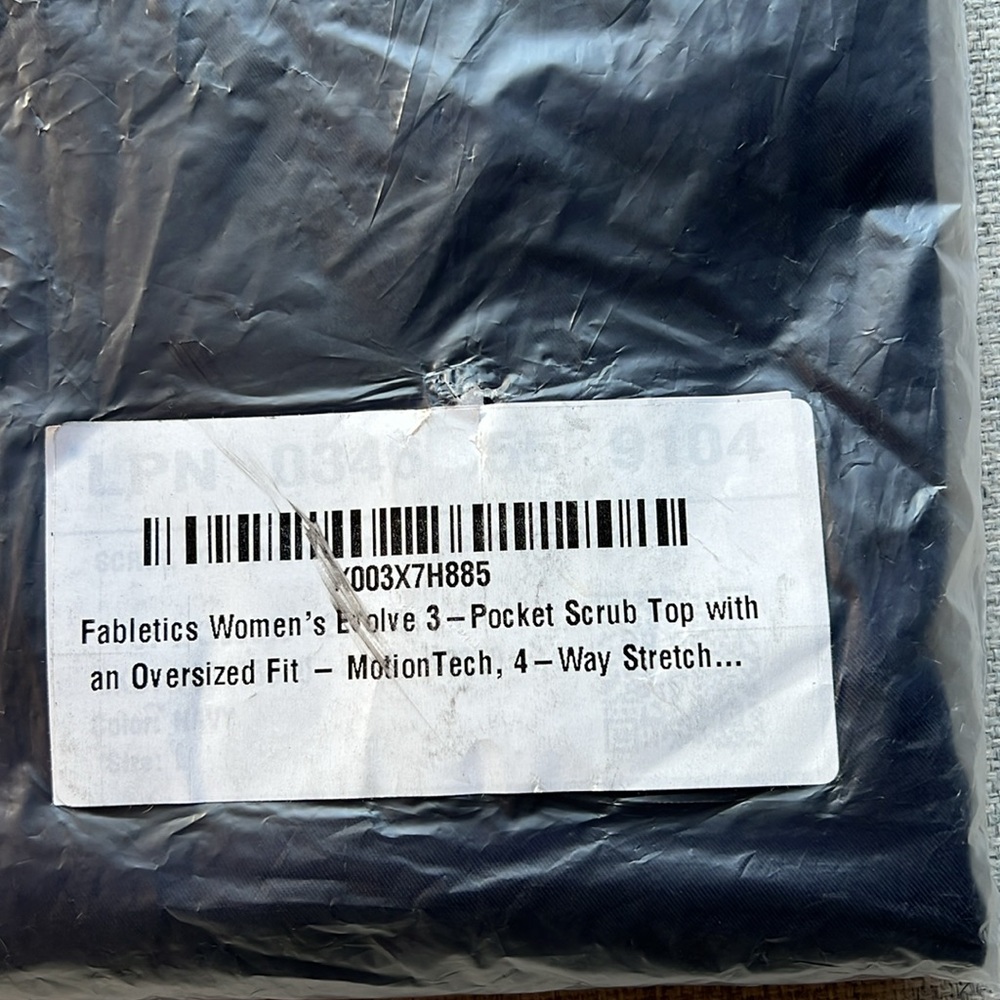 Evolve Fabletics Scrub Top - Picture 7 of 7